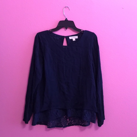 Onetheland Tops - Onetheland navy long sleeve lace open back top